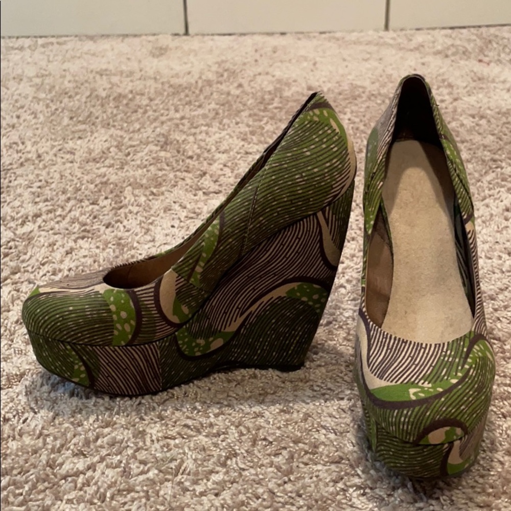 Retro platform wedge